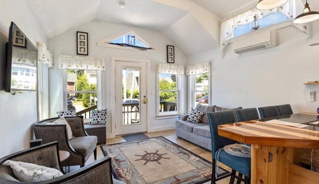 Charming 2-Bedroom Cottage in Peaceful Old Orchard Beach with WiFi, AC