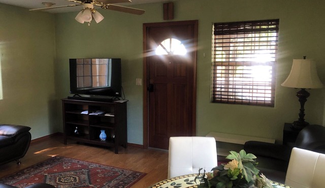 Charming 2-bedroom cottage in Mountain View