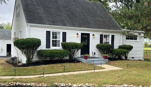 Charming 2-bedroom cottage just off i71 near Kings Island and Lebanon