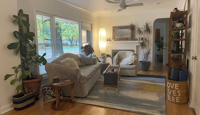 Charming 2-bedroom house on quiet street in Carbondale