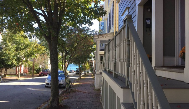 Charming 2-bedroom steps from the Eastern Promenade