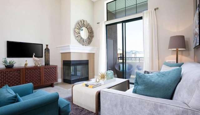 Charming 2BR Stay at Bridgepointe with Pool