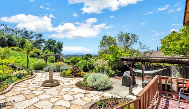 Charming 3 Bed 2 Bath Mountaintop Home w/Ocean View by Napa