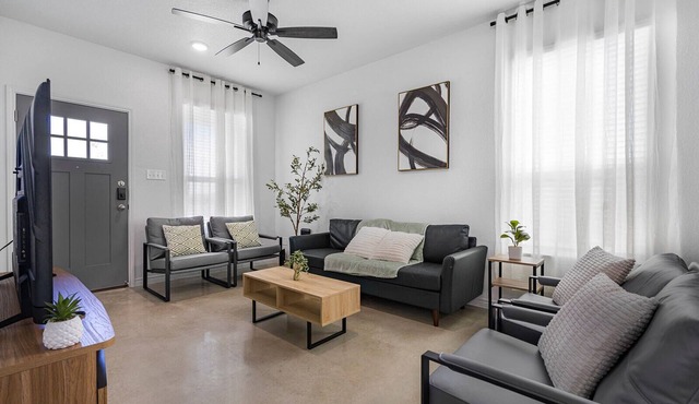 Charming 3-Bedroom Close to Hospital and Power Plant, Workspaces, Fenced Yard