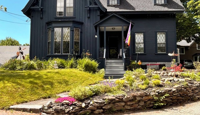 Charming 3-bedroom Former Rectory in-town Wiscasset with fenced backyard
