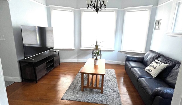 Charming 3-bedroom house in excellent Alameda with AC, WiFi