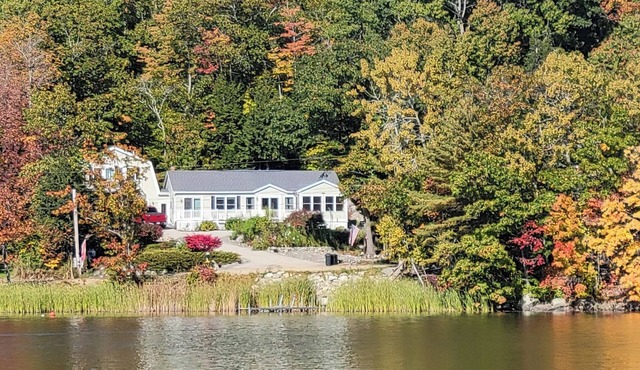 Charming 3-bedroom lake house in Orrington with Wi-Fi, AC and boat dock.