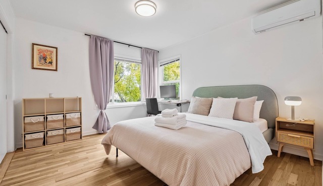 Charming 3-bedroom house with AC, WiFi in Redwood City