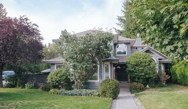Charming 4-Bed Mountain Retreat in Squamish