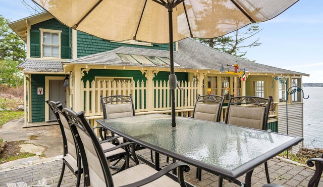 Charming 4BR, 2BA Southport retreat for up to 8 guests.
