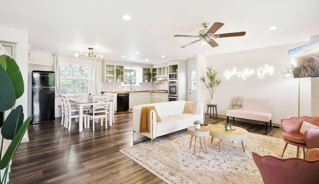 Charming 5bd/4ba 15mi BNA 7mi Broadway 6mi Vandy in Nashville