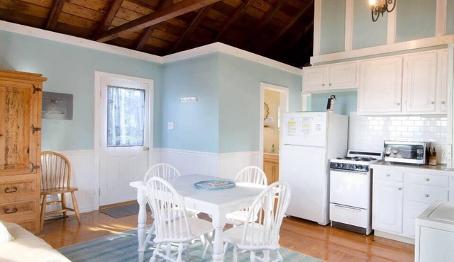 Charming Block Island Cottage with Pond