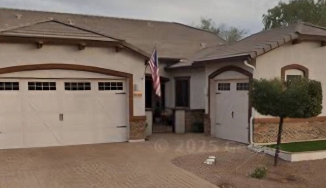 Charming Canary 3-bedroom home in Queen Creek. Hot tub, private.
