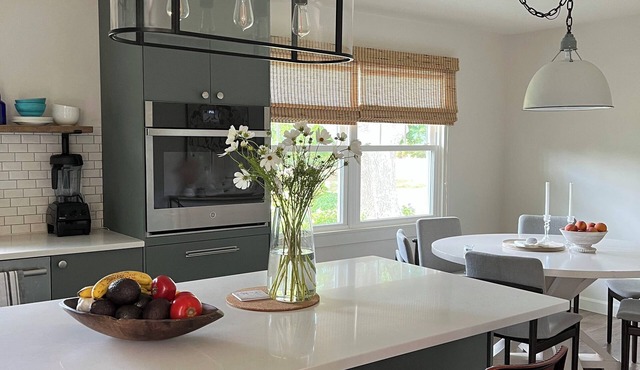 Charming Coastal Cape walk to town & waterfront