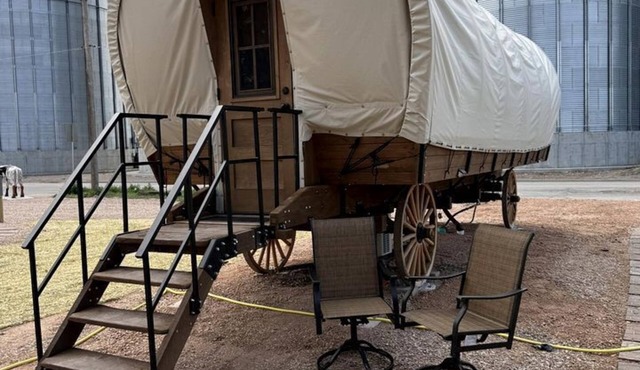Charming Covered Glamping Wagons with Private Outdoor Spaces Near Wall Drug – Wall, South Dakota in Wall