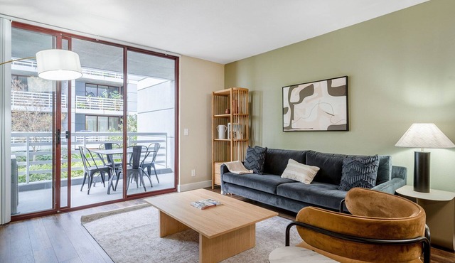 Charming Cupertino 2BR w/Gym, Pool & W/D, nr tech HQs, by Blueground