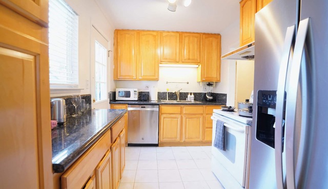 Charming Family Friendly 4BR - 7 Min to Stanford