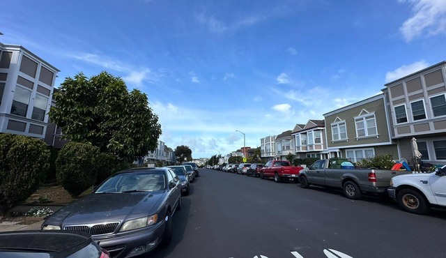 Charming Living Space with 1 bathroom and WiFi, AC in peaceful Daly City