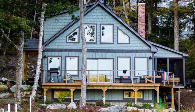 Charming newly built cottage with 3 bedrooms 2 baths, internet, on Phillips lake