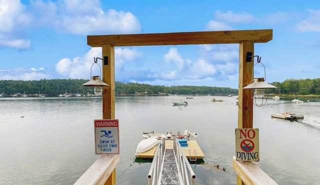 Charming Oceanfront Home with Stunning Water Views and Wifi in Georgetown