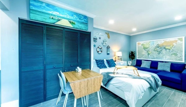 Charming Private Studio with AC and WiFi in lovely Hollywood