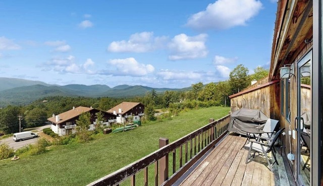 Charming Resort Condo w/Amazing Views, Fast WiFi & Perfect Location