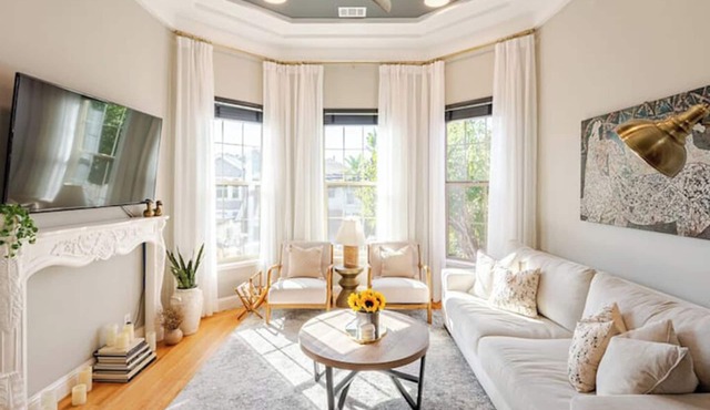 Charming Victorian Retreat 4BD-2BT-1 off street parking.