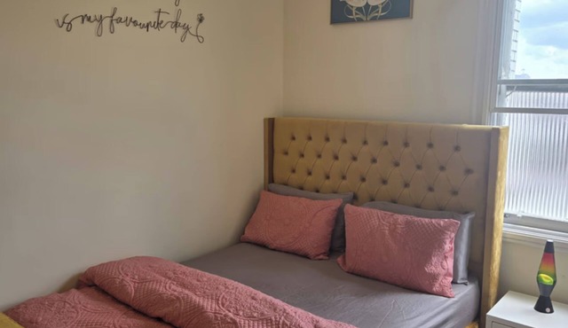 Charming Wolverhampton Apartment with Private Entrance in Wolverhampton