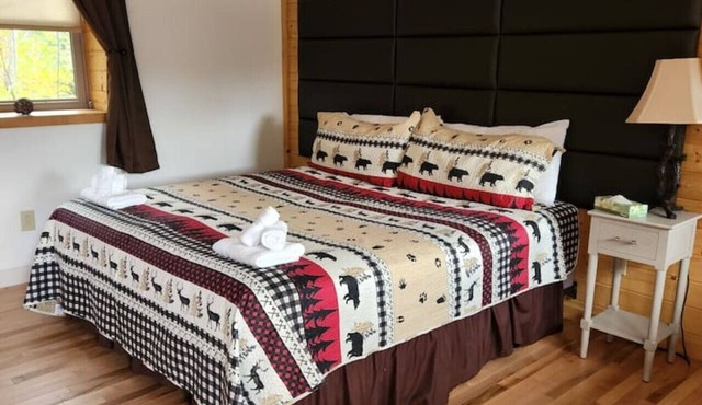 Cherry Lodge King Room in Bethlehem