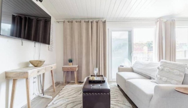Chic 1 Bedroom Apartment w/Comfy King Bed