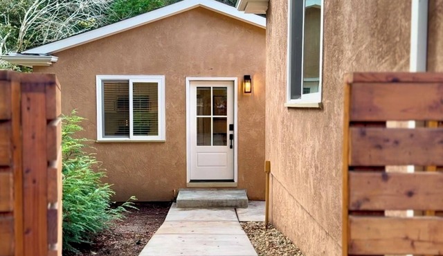 Chic and Petite 1-Bedroom ADU with Private Entrance in peaceful Orinda