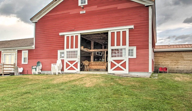 Classic Cape-Style Farmhouse on 550-Acre Vineyard!