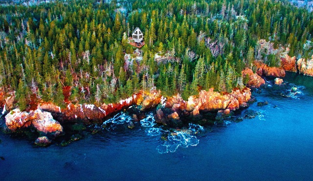 Cliff-perched: stunning ocean views, private hiking trails, complete seclusion