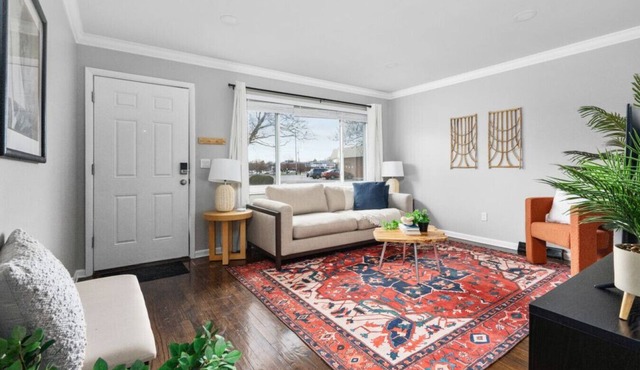 Clinton Corner - 2BR, 1 BA, 1 Garage