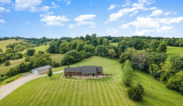 Close to the Ark! Incredible views on 10 private acres w/firepits!