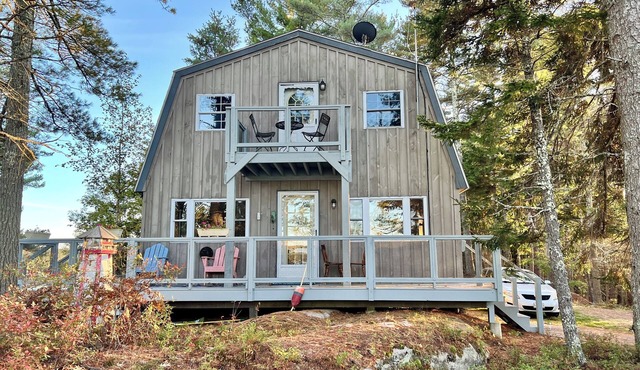 Coastal cottage on Robinhood Cove-Peaceful waterfront retreat