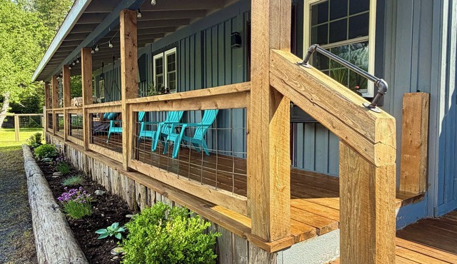 Comfort Elevated Hot Tub King Suite Direct Trail Access In Town WiFi