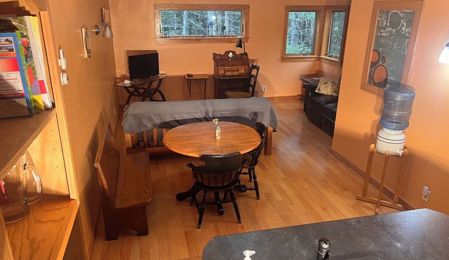 Comfortable retreat in the woods, but close to Island attractions