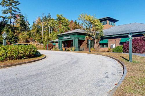 Comfortable two bedroom cabin with firepit, kitchen, hiking trail within walking