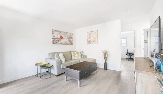 Comfy 2BR Apt w/AC/Washer/Dryer/EV - in Sunnyvale