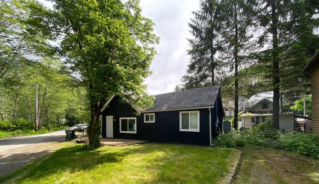 Comfy Creekside home
