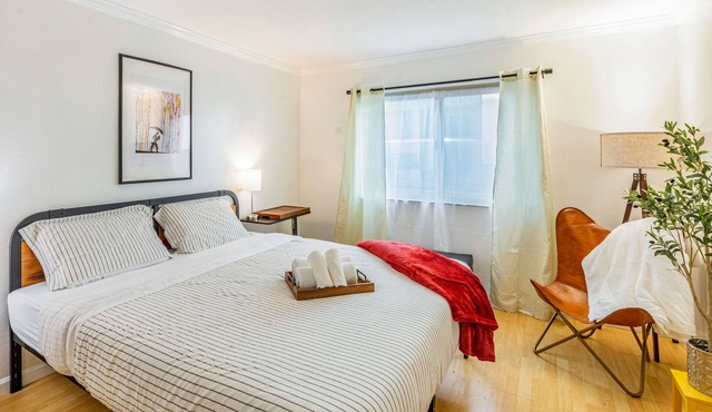 Condo in most sought-after neighborhoods with Secure parking