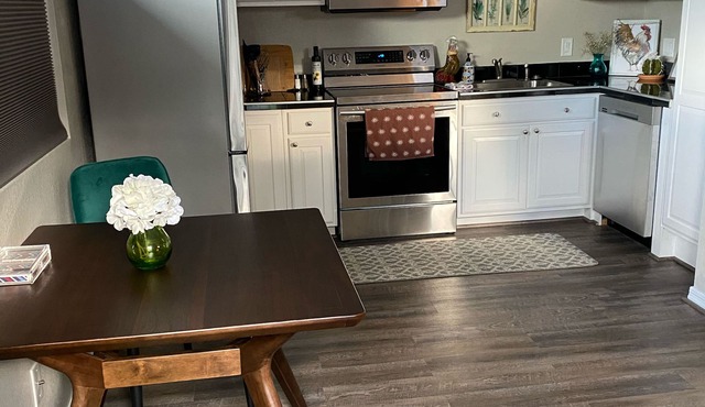 CONVENIENTLY LOCATED ONE BEDROOM APARTMENT IN NORTH PHOENIX in Phoenix