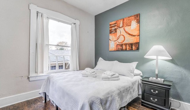 Cornerlight Haven | 6 Min to Overton Square in Memphis