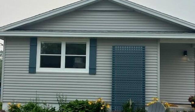 Cottage on Pine: Fall Colors in the Keweenaw | Lake Superior Cottage | Sleeps 4 in Mohawk
