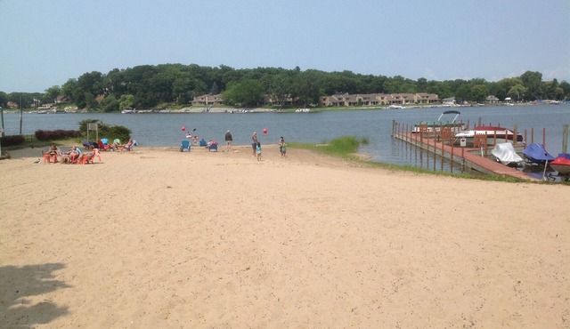 COTTAGE WITH ACCESS TO PRIVATE BEACH ON SPRING LAKE. in Spring Lake