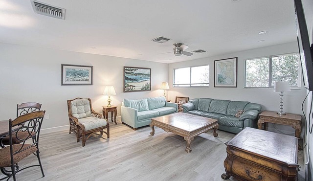 Cozy 1-bedroom 2nd floor overlooking the River District in Downtown Fort Myers