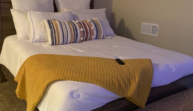Cozy 2 bedroom condo w/pool table