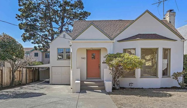 Cozy 5-Bedroom House, Central AC, EV Charger, Perfect for Family and Work Groups