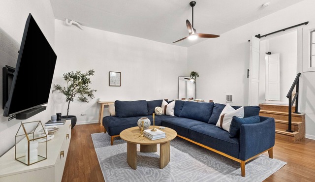 Cozy chic downtown Oakland condo.